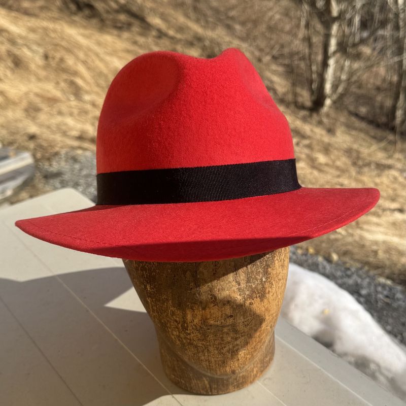 Bogart hatt rød