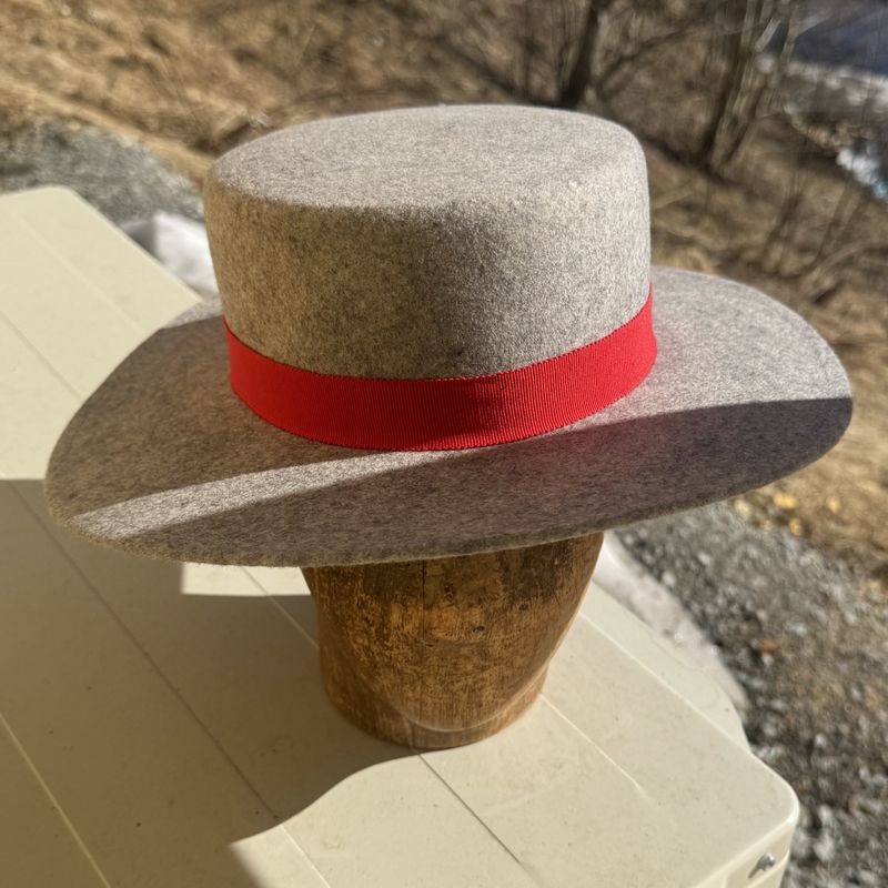 Spansk hatt grå