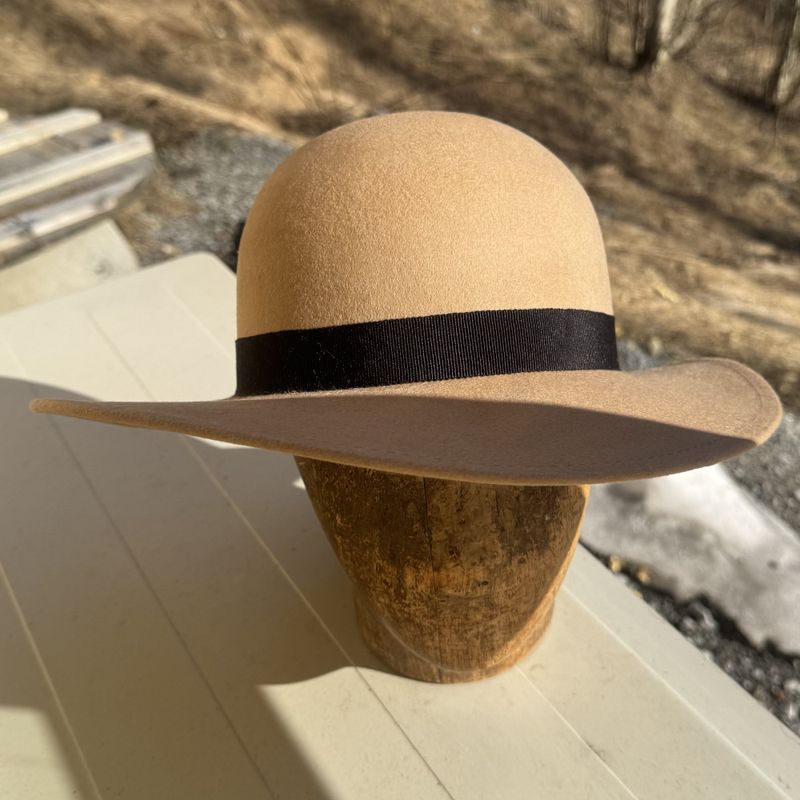 Rund pull hatt kamel
