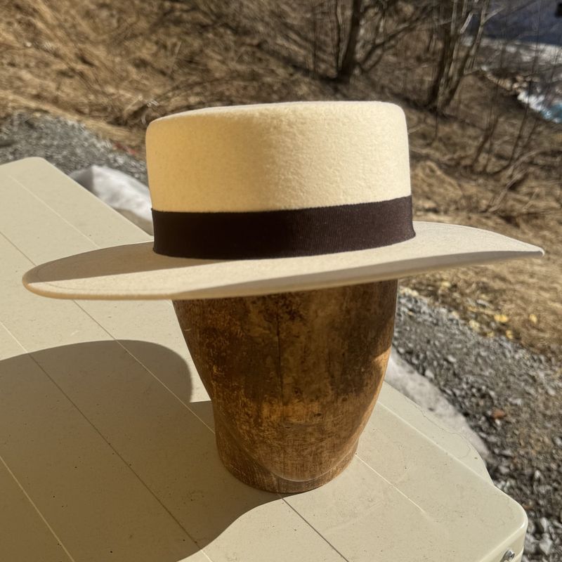 Spansk hatt krem hvit