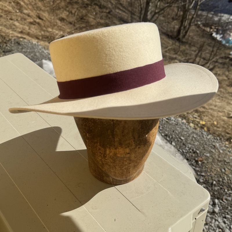 Spansk hatt krem hvit