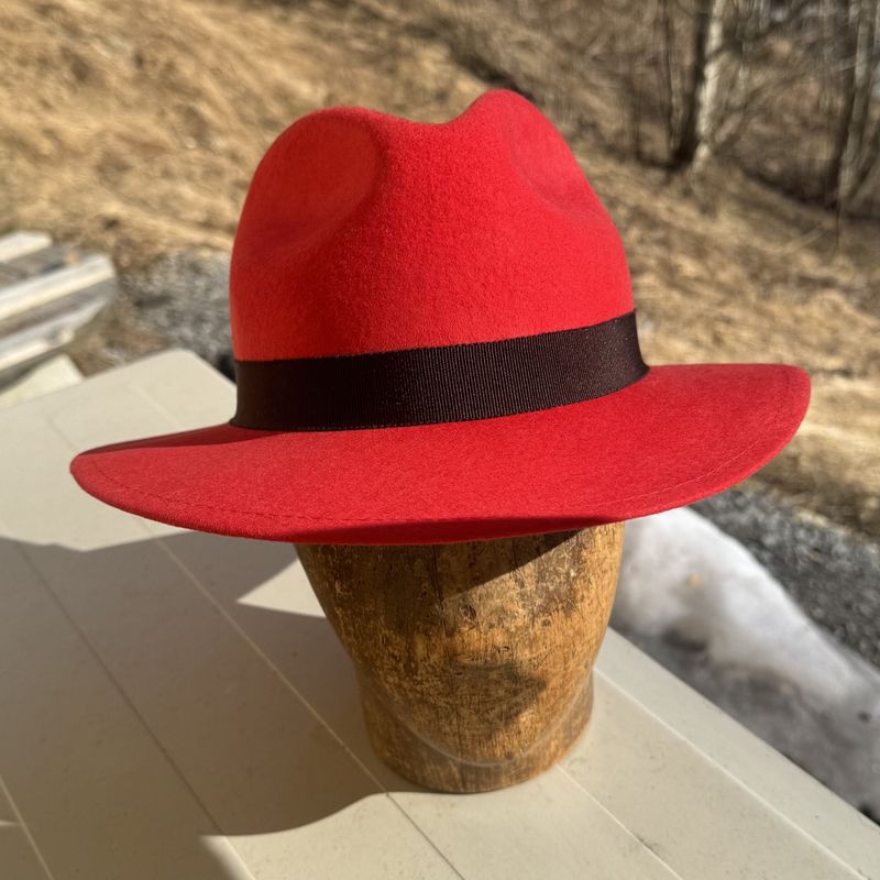 Bogart hatt rød